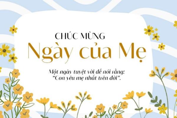 Bàn làm việc của nhà thiết kế với màn hình máy tính hiển thị quy trình thiết kế thiệp kỷ niệm ngày cưới online, mẫu thiệp đẹp.